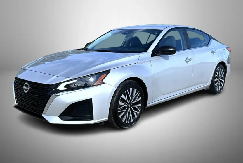 2024 Nissan Altima 2.5 SV photo 1