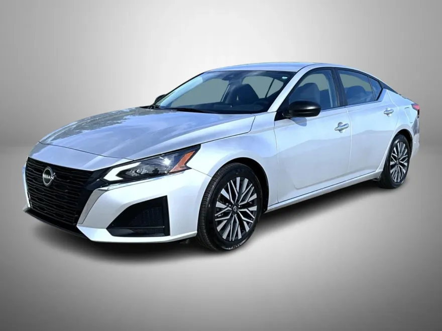 2024 Nissan Altima 2.5 SV photo 1