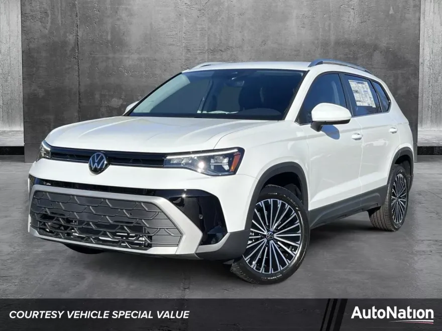 2025 Volkswagen Taos SE photo 1