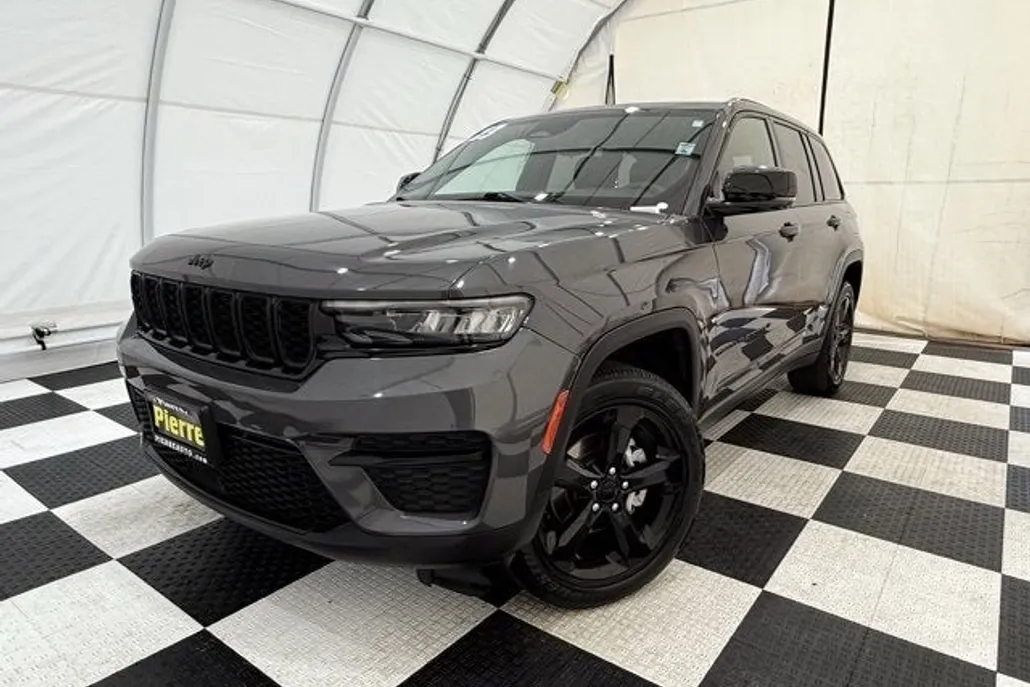 2023 Jeep Grand Cherokee Altitude photo 1