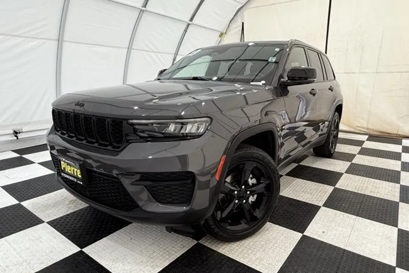 2023 Jeep Grand Cherokee Altitude photo 1