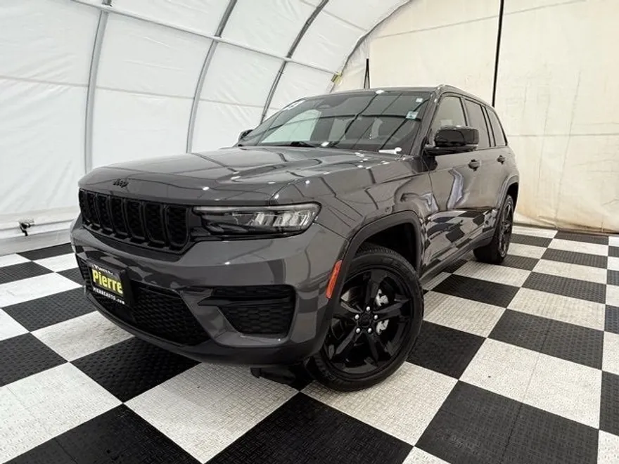 2023 Jeep Grand Cherokee Altitude photo 1