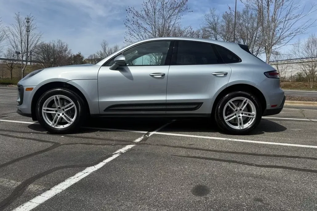 2024 Porsche Macan Base photo 1