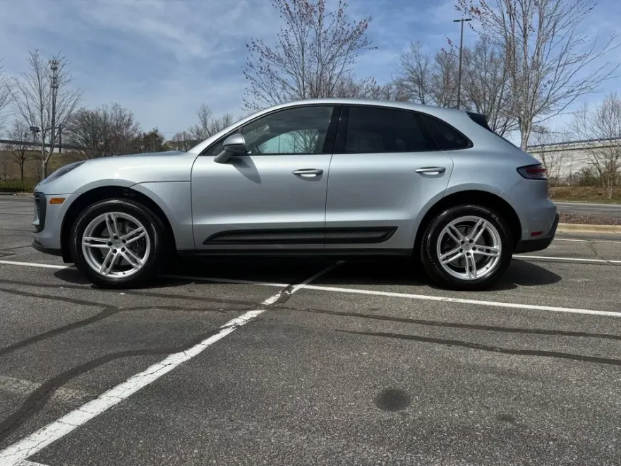 2024 Porsche Macan Base photo 1