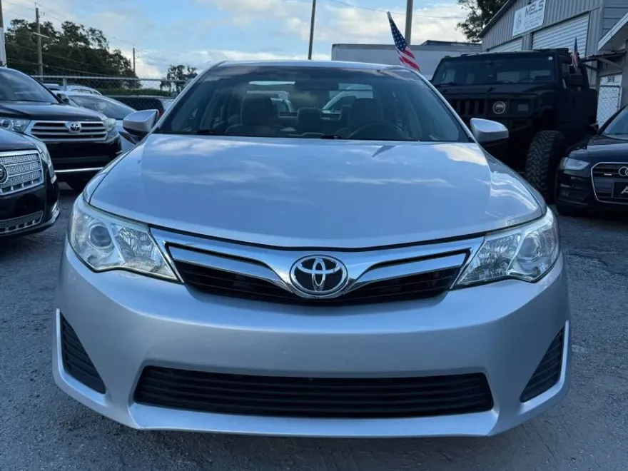 2014 Toyota Camry LE photo 1