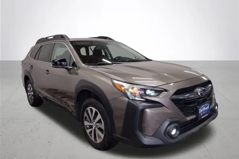 2023 Subaru Outback Premium photo 1