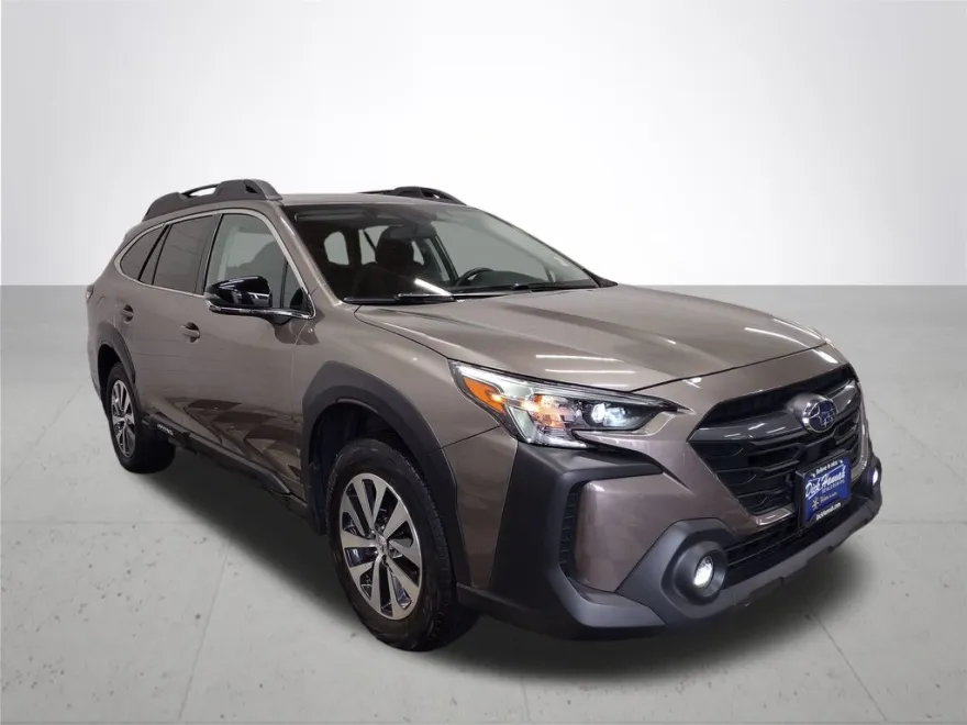 2023 Subaru Outback Premium photo 1