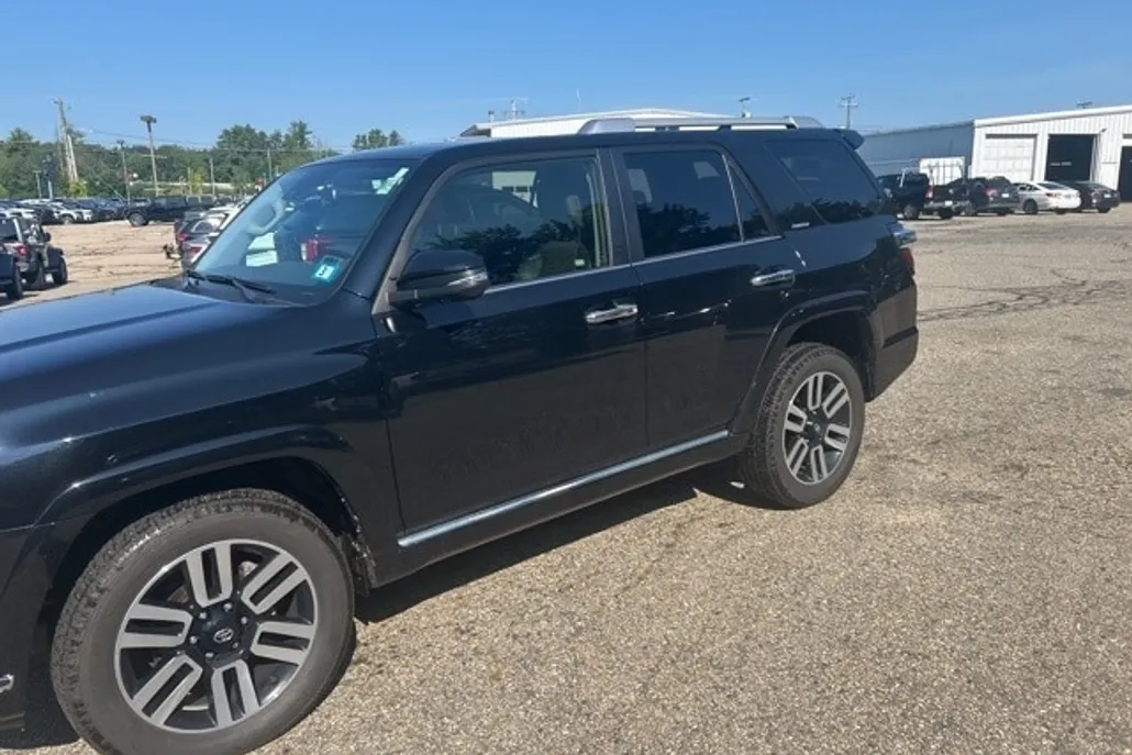 2023 Toyota 4Runner Limited photo 1