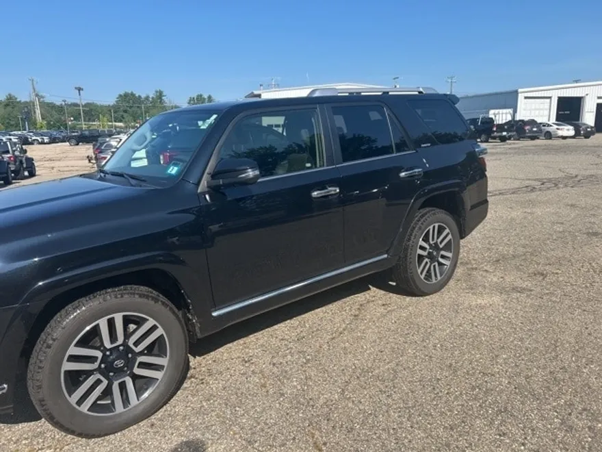 2023 Toyota 4Runner Limited photo 1