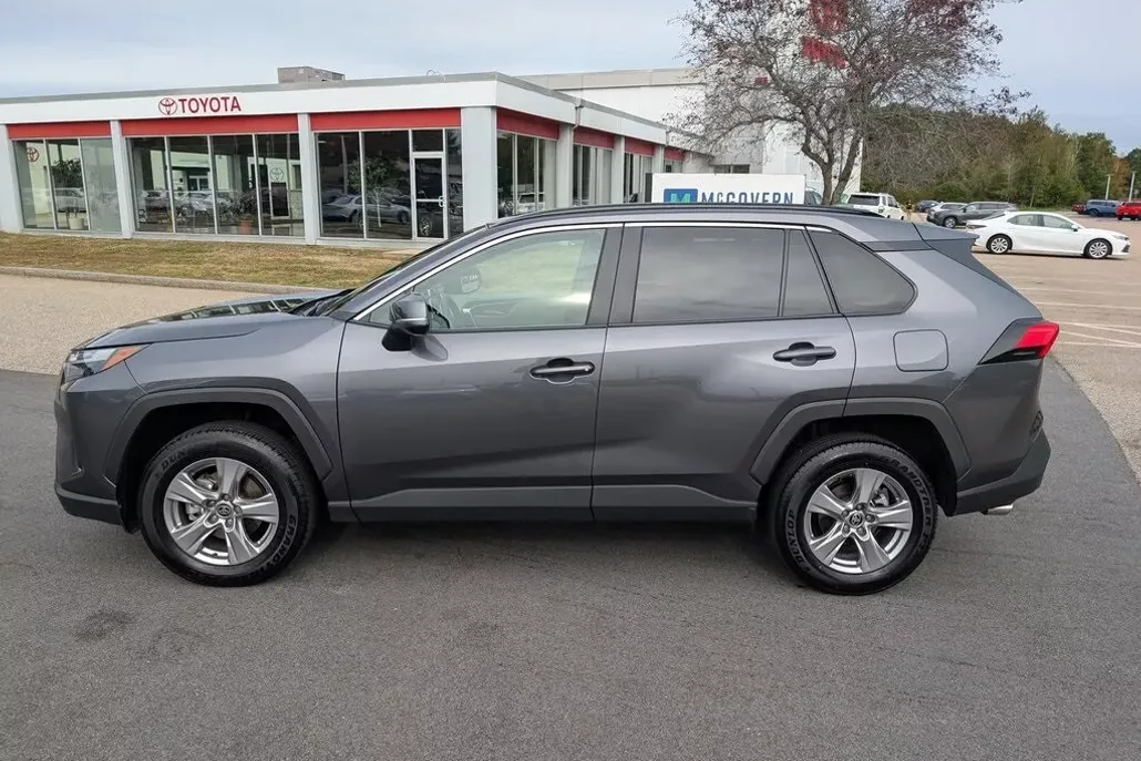 2025 Toyota RAV4 XLE photo 1