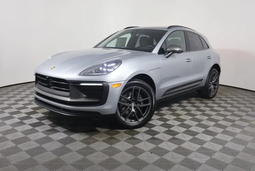 2025 Porsche Macan T photo 1
