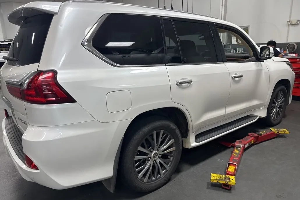 2019 Lexus LX 570 photo 1