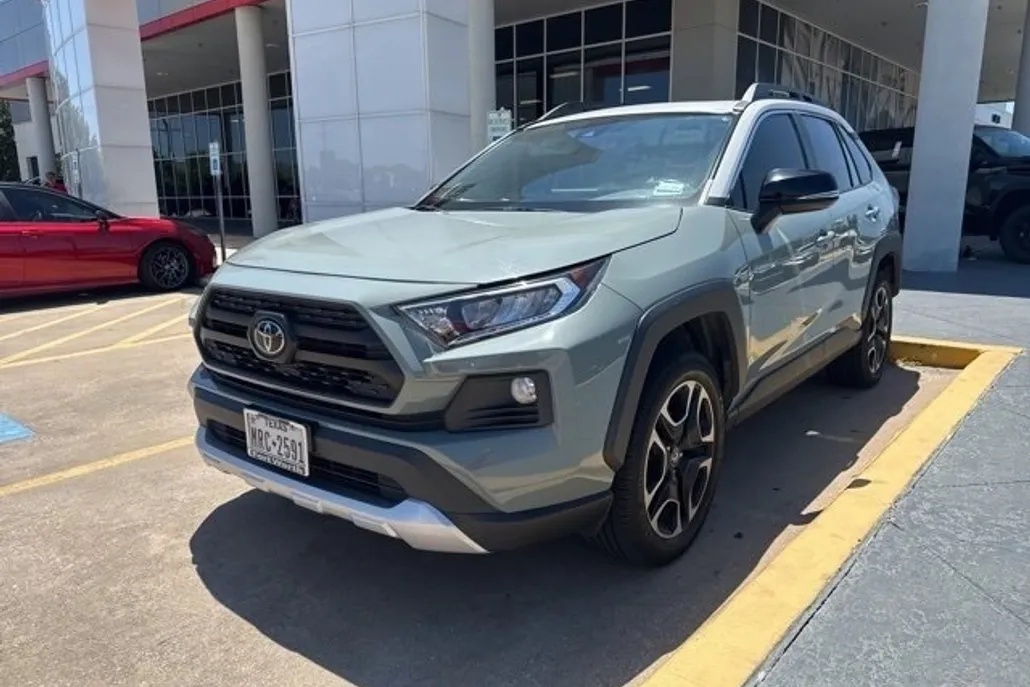 2019 Toyota RAV4 Adventure photo 1