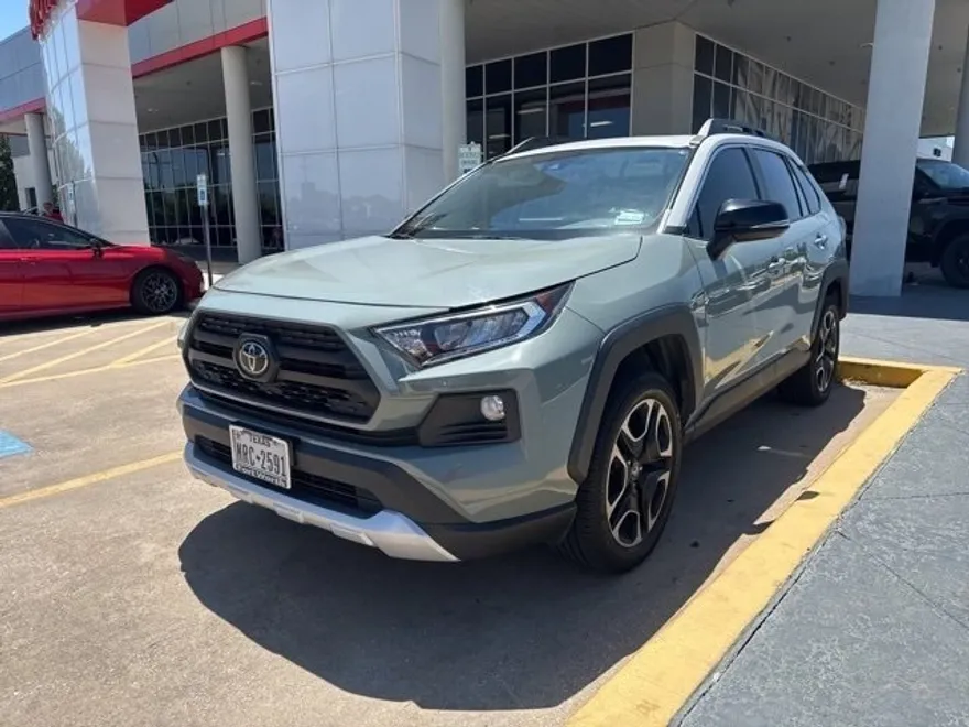 2019 Toyota RAV4 Adventure photo 1