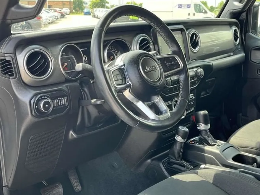 2022 Jeep Wrangler Unlimited Sahara photo 12