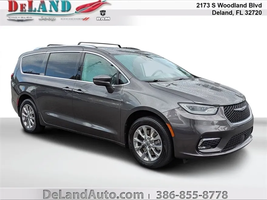 2021 Chrysler Pacifica Touring L photo 1