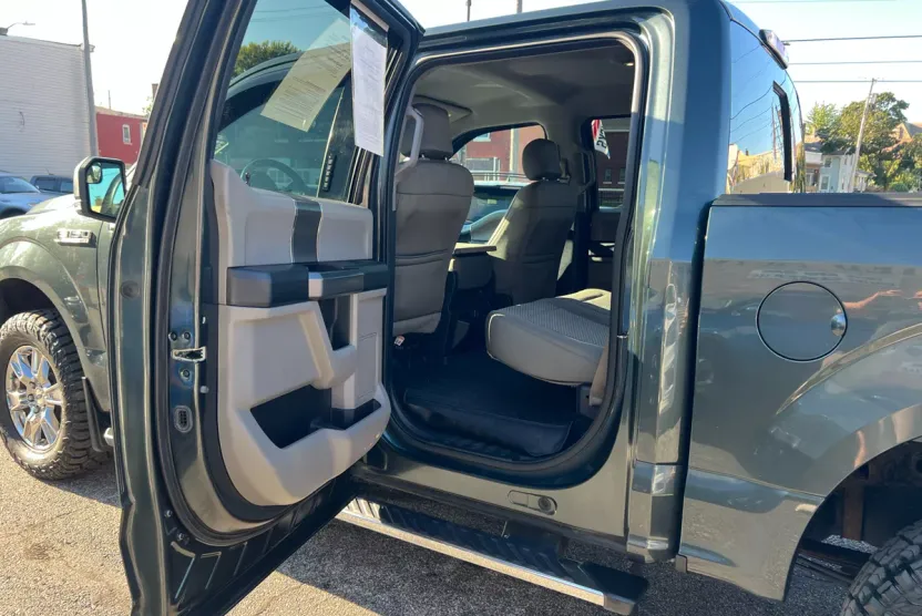 2015 Ford F-150 XLT photo 1