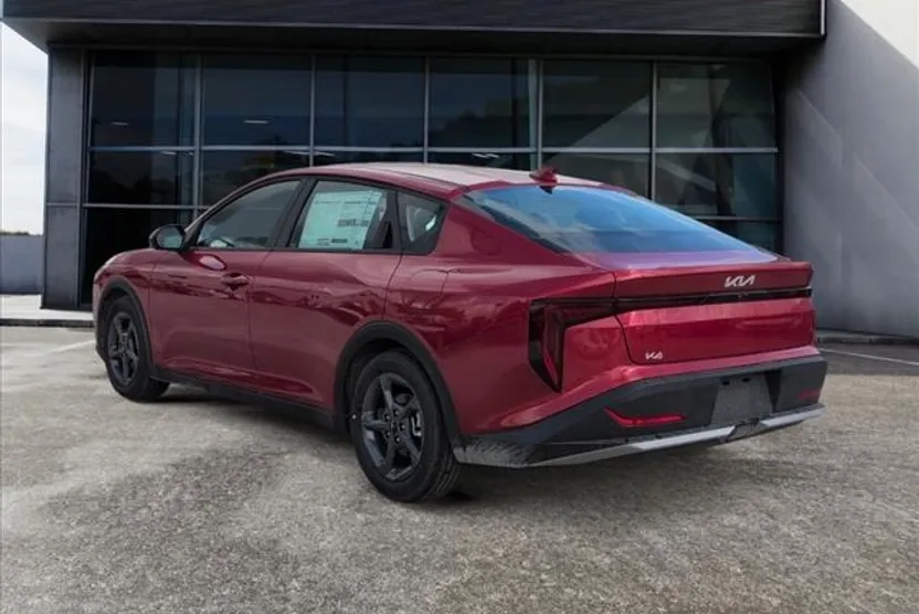2025 Kia K4 LXS photo 1