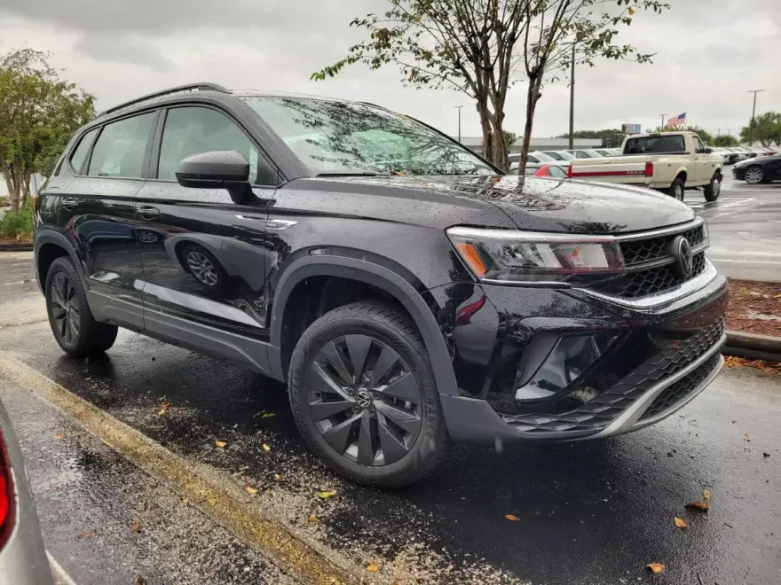 2024 Volkswagen Taos S photo 1