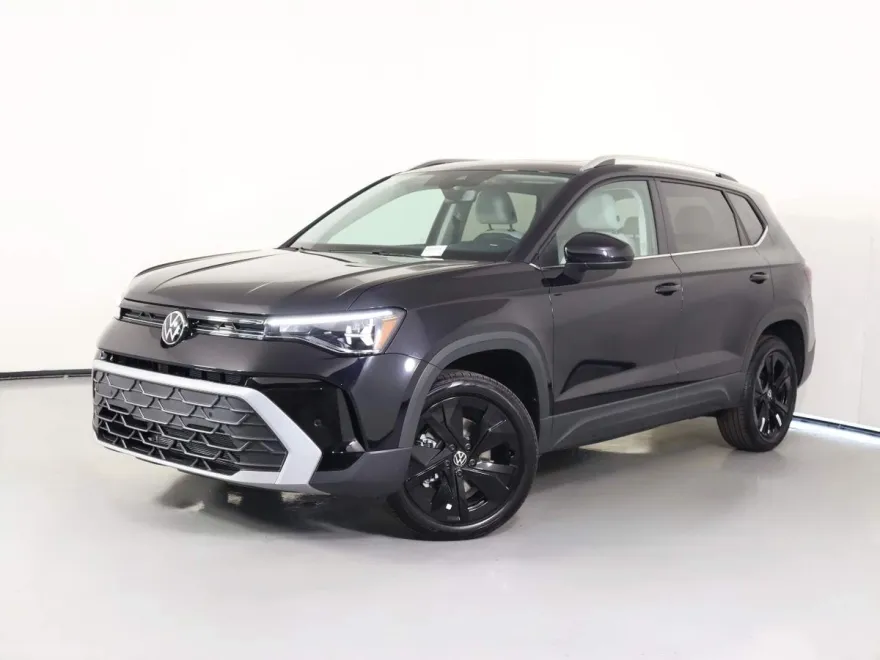 2025 Volkswagen Taos SE photo 1