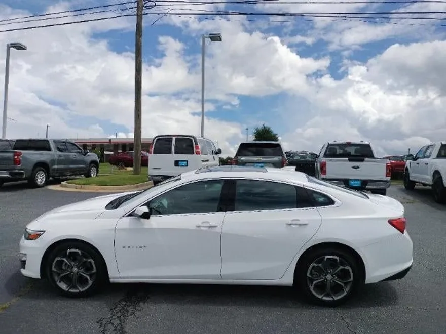 2023 Chevrolet Malibu 1LT photo 1