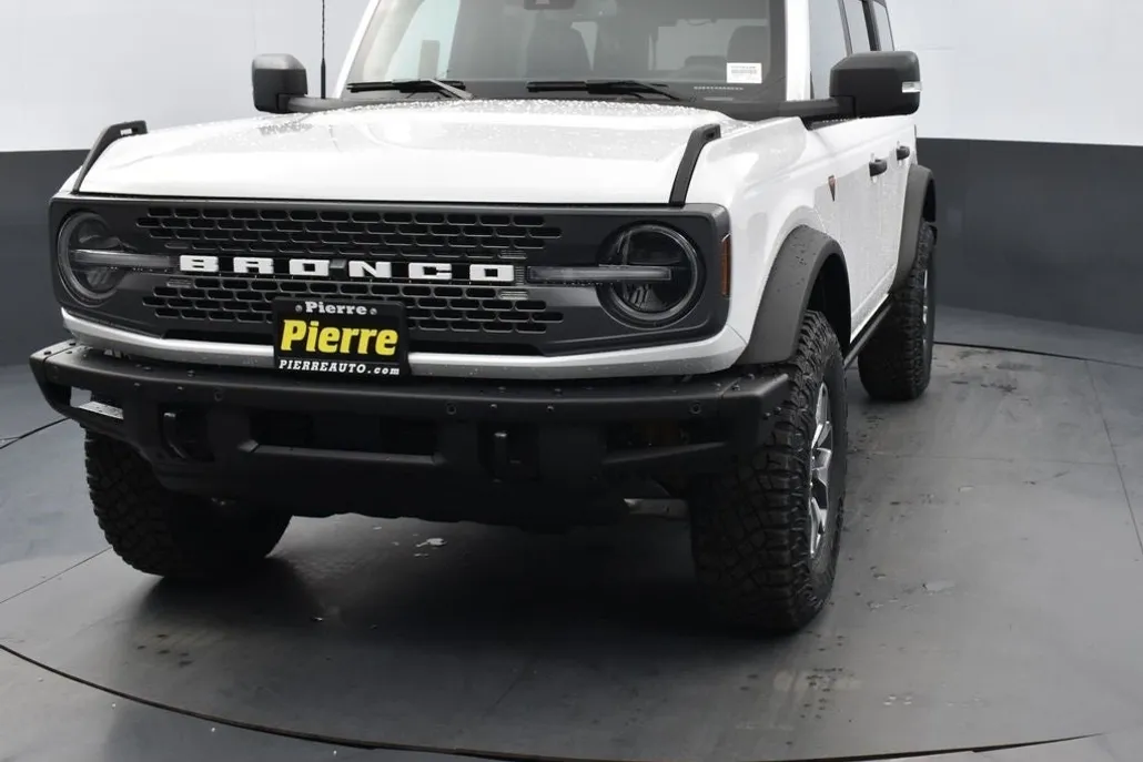 2025 Ford Bronco Badlands photo 1