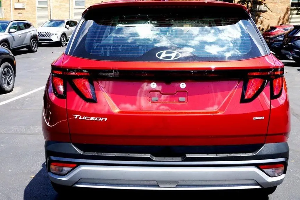 2025 Hyundai Tucson SE photo 1