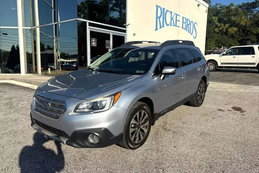 2017 Subaru Outback 2.5i Limited photo 1