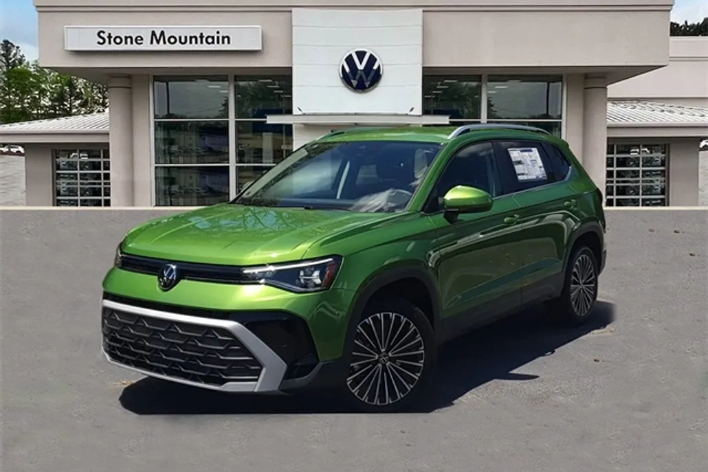 2025 Volkswagen Taos SE photo 1