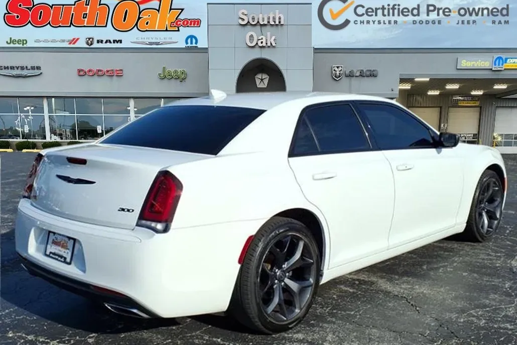 2021 Chrysler 300 Touring Limited photo 1