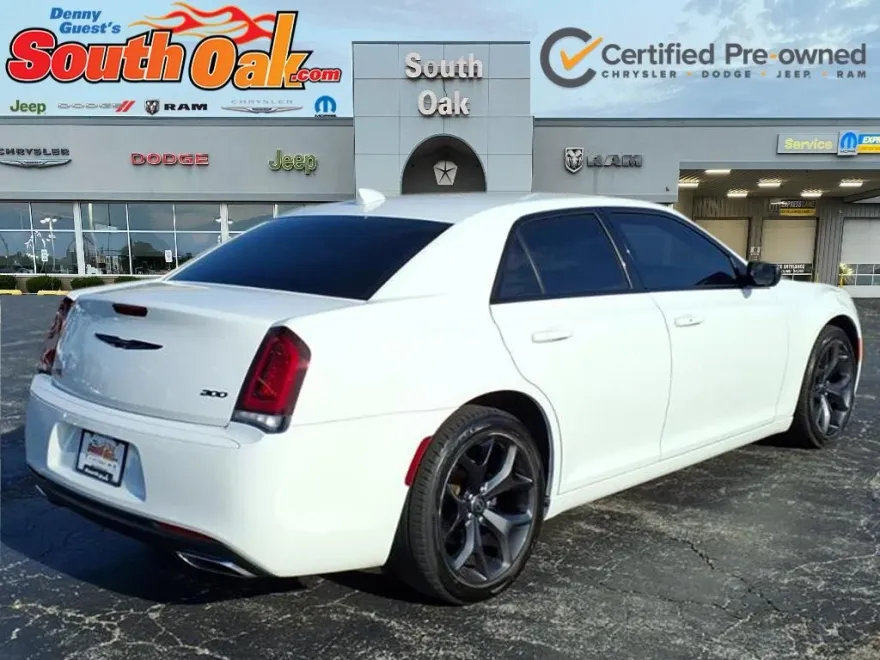 2021 Chrysler 300 Touring Limited photo 1