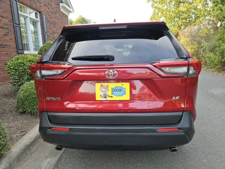 2019 Toyota RAV4 LE photo 1