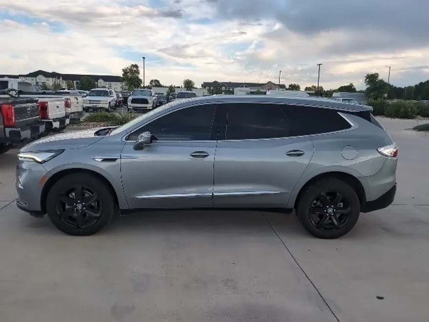 2023 Buick Enclave Essence photo 1