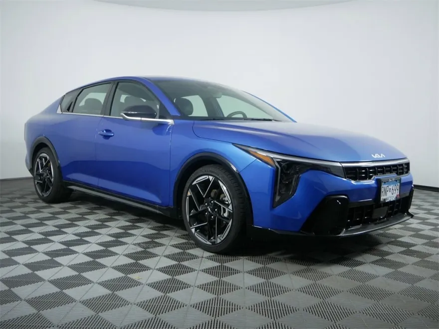 2025 Kia K4 GT-Line photo 1