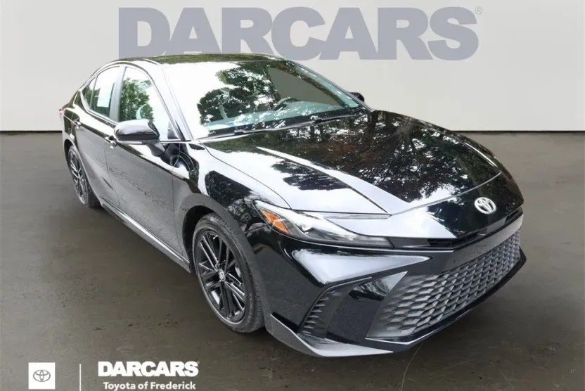 2025 Toyota Camry SE photo 1