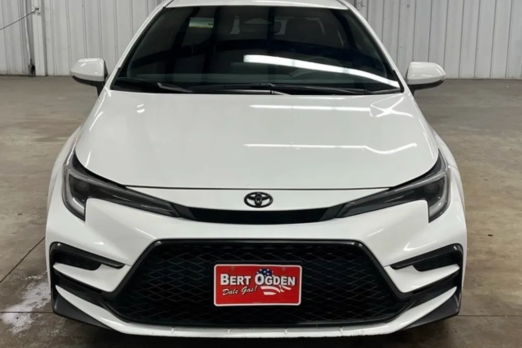 2023 Toyota Corolla SE photo 1