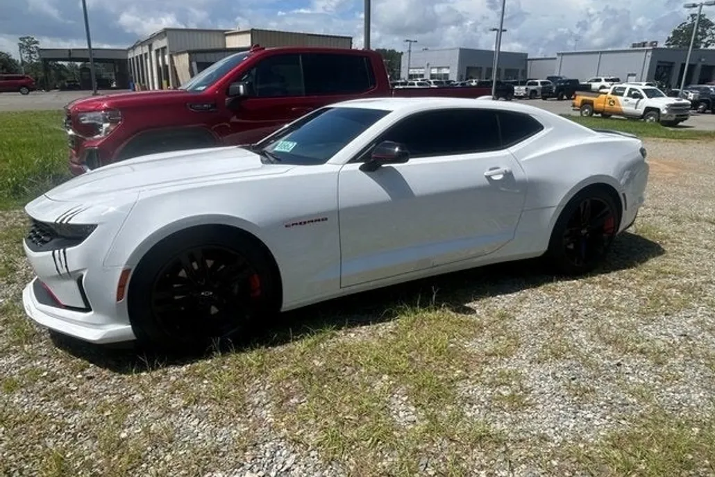 2022 Chevrolet Camaro 2LT photo 1