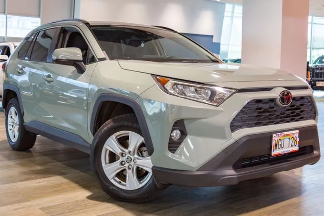 2021 Toyota RAV4 XLE photo 1