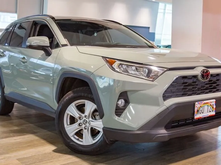 2021 Toyota RAV4 XLE photo 1