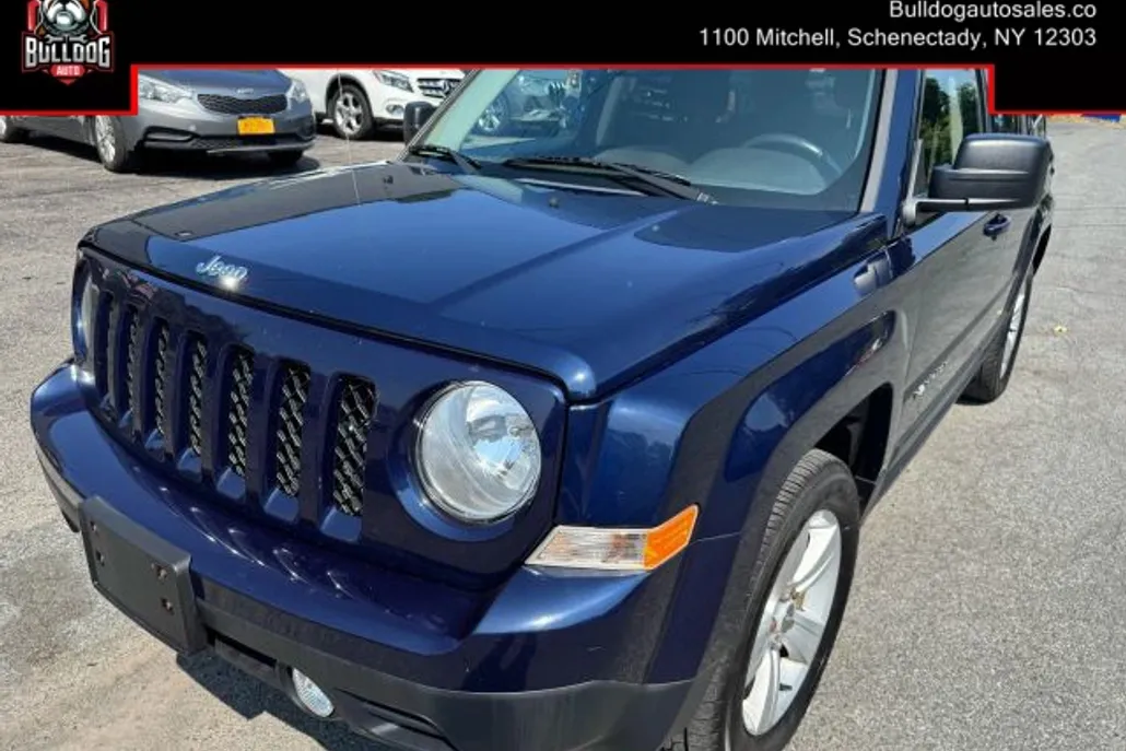 2017 Jeep Patriot Latitude Sport photo 1