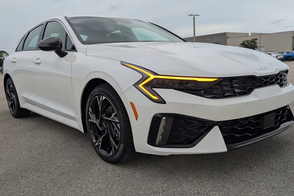 2026 Kia K5 GT-Line photo 1