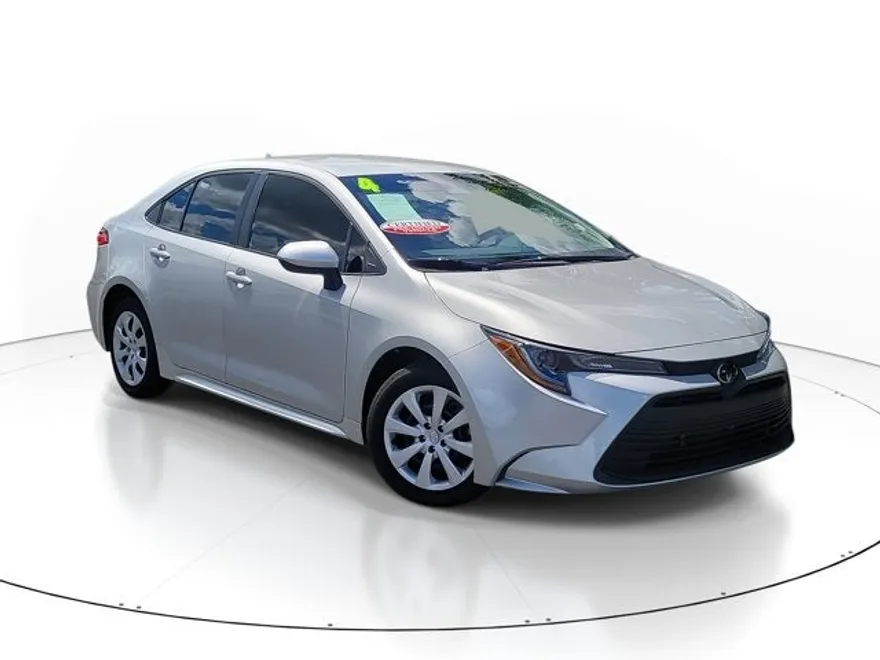 2024 Toyota Corolla LE photo 1
