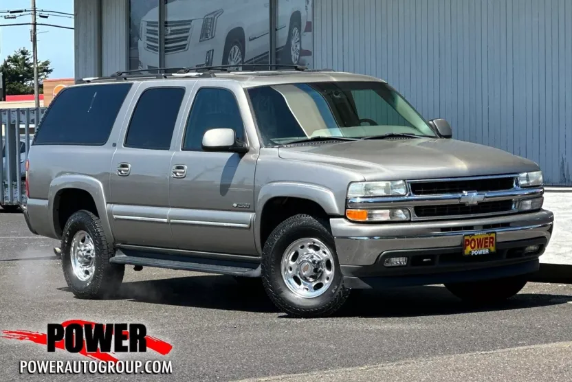 2001 Chevrolet Suburban LT photo 1