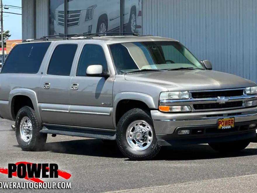 2001 Chevrolet Suburban LT photo 1