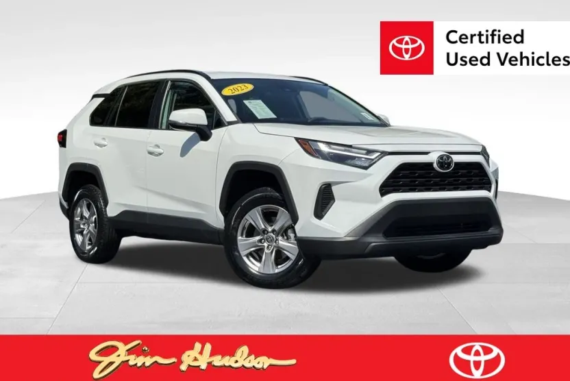 2023 Toyota RAV4 XLE photo 1