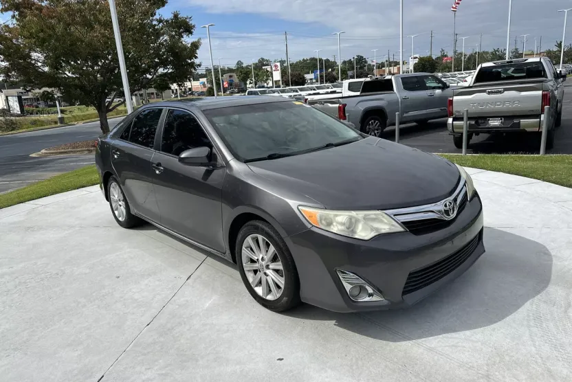 2014 Toyota Camry XLE photo 1