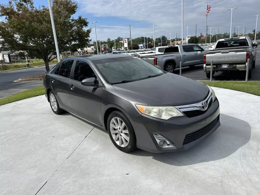 2014 Toyota Camry XLE photo 1