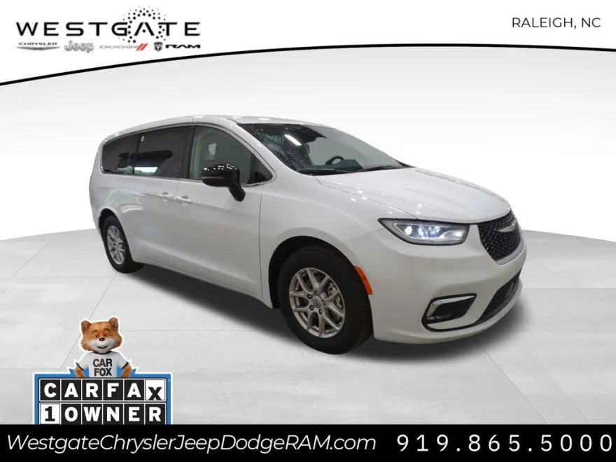 2024 Chrysler Pacifica Touring L photo 1