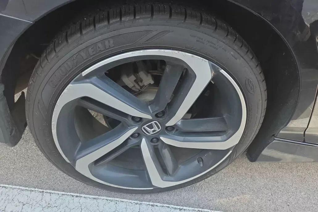 2019 Honda Accord Sport 2.0T photo 1