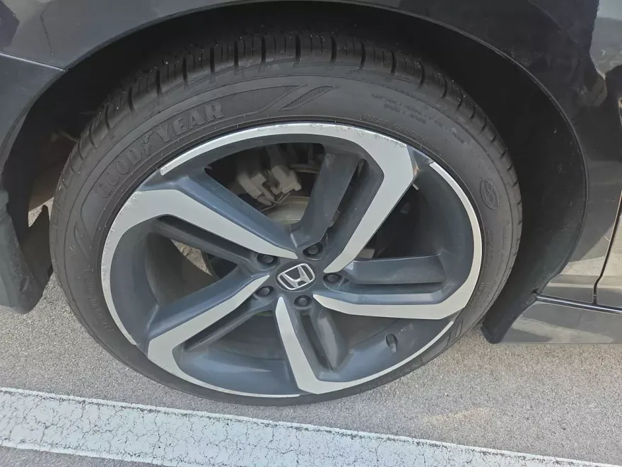 2019 Honda Accord Sport 2.0T photo 1